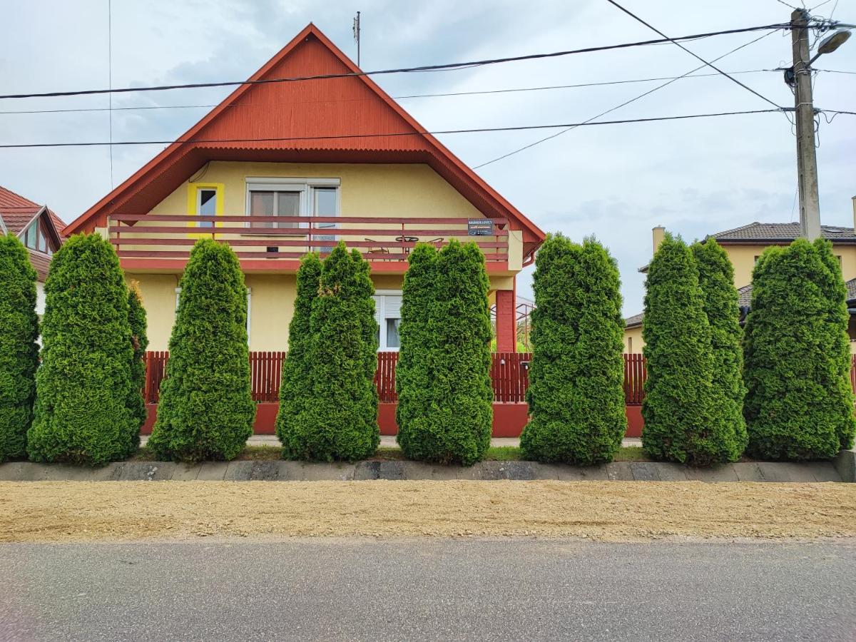 Szaffi Apartman Hajduszoboszlo Exterior photo